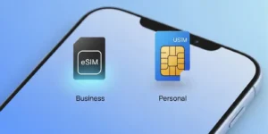 스마트폰 화면에 두 개의 SIM 카드 아이콘이 표시되고, 각각 '업무용'과 '개인용'으로 나누어져 있는 것을 보여주는 이미지
